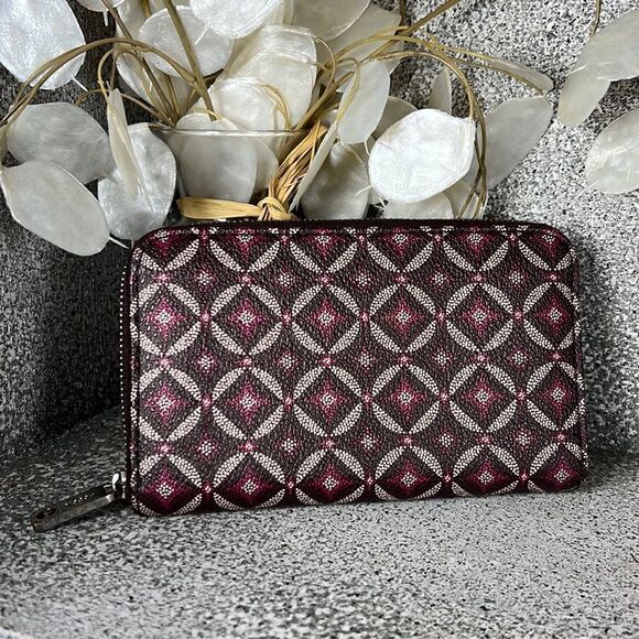 Fossil Genuine Leather Zip Up Wallet - Picture 1 of 5